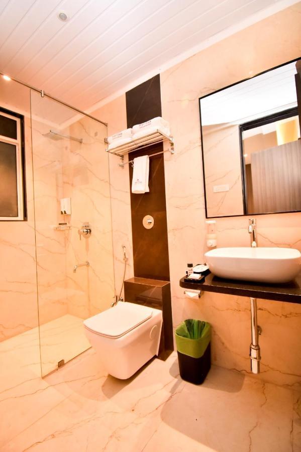 Meritas Aura Resort Lonavla Exterior foto